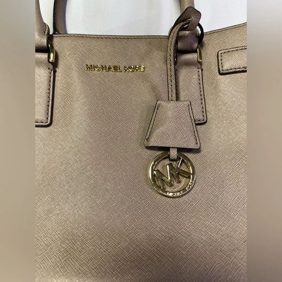 Michael Kors Dillon Medium Saffiano Leather Satchel Taupe Tan Bag Purse - EUC - Picture 3 of 11